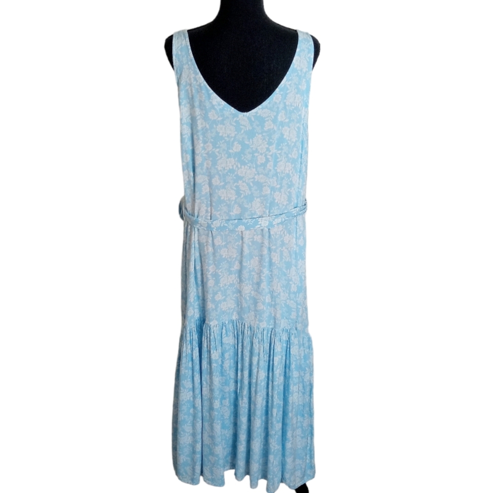 ♥️ONE DAY SALE Eloquii Blue White Floral Sleeveless Tank Bed Midi Dress - Picture 4 of 9
